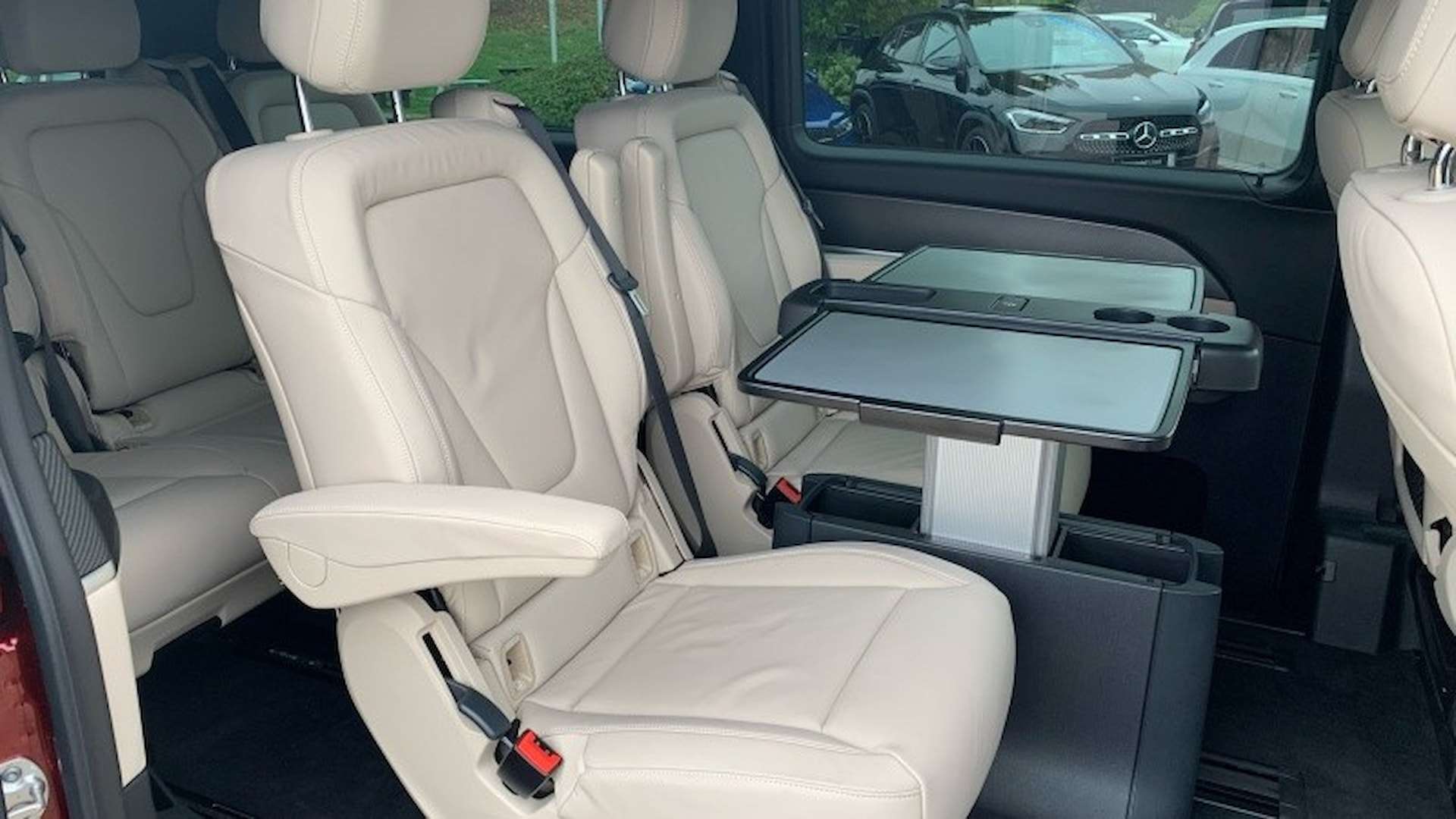 Comfortable Long-Distance Airport Taxi from Frome